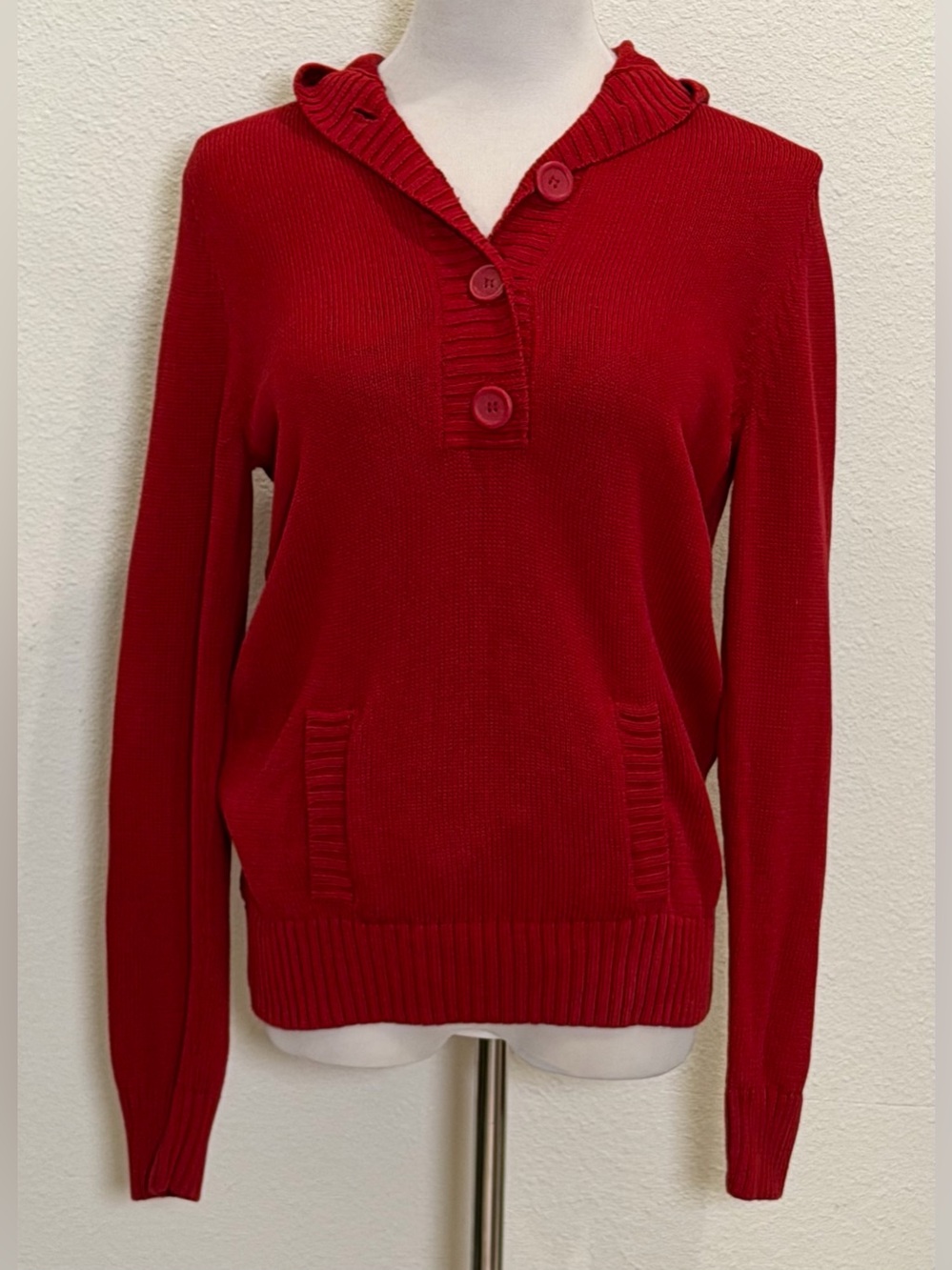 NEW Eight Eight Eight Hooded Button Sweater Women’s Medium Red Pullover Buttons